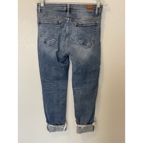 Judy Blue Straight Fit Cuffed Distressed Cropped Jeans Medium Wash Size 7/28 - Picture 2 of 10